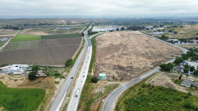 3510 San Juan Hollister Road, Hollister CA: https://media.crmls.org/mediaz/bccabb20-6f36-4863-be3f-729a62a754b9.jpg