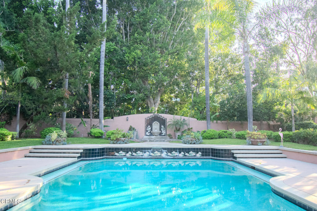 https://media.crmls.org/mediaz/bccae9cf-0576-46a4-9540-580f3a0b5336.jpg?preset=X-Large