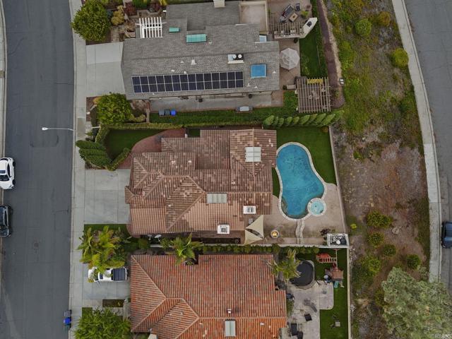 213 Via Palacio, Encinitas CA: https://media.crmls.org/mediaz/bccb64f9-7fc0-40ce-b8e0-3479f9dd8d8b.jpg