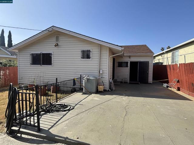 2765 Tuolumne Street, Vallejo CA: https://media.crmls.org/mediaz/bccb6fa8-dae8-42f7-af96-2912a56750e4.jpg
