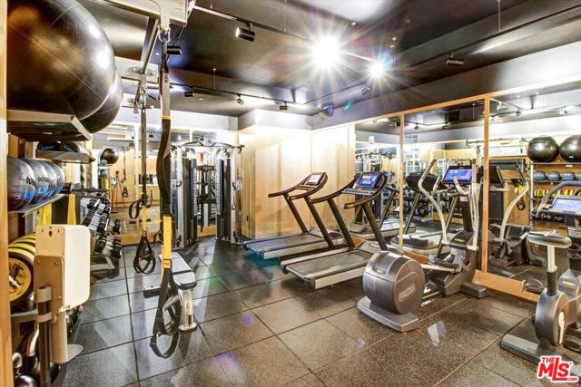 10777 WILSHIRE Boulevard, Los Angeles CA: https://media.crmls.org/mediaz/bccbb376-6a37-4426-8ed8-e62c219bda15.jpg