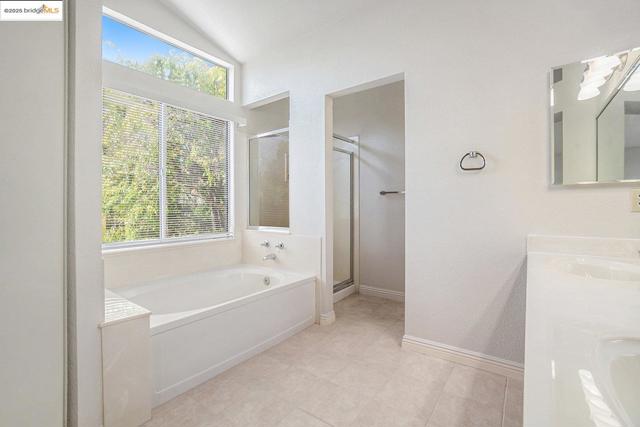 4606 Arabian WAY, Antioch CA: https://media.crmls.org/mediaz/bccbd723-241c-4cee-851b-e5be1b8d038b.jpg