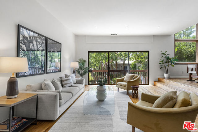 2174 Alcyona Drive, Los Angeles CA: https://media.crmls.org/mediaz/bccbd840-c903-4f46-b303-e7c9dfdc0769.jpg
