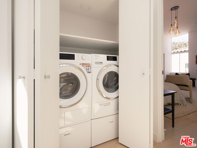 1624 Westerly Terrace, Los Angeles CA: https://media.crmls.org/mediaz/bccc0d4b-38ad-4a94-80dc-81ade7e7b17c.jpg