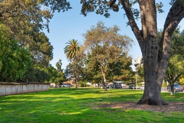 10 9th Avenue, San Mateo CA: https://media.crmls.org/mediaz/bccc3def-590a-4ec6-9858-c9f8d7d7c250.jpg