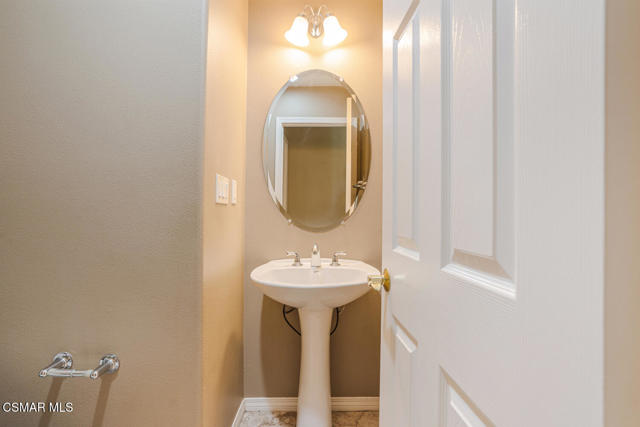 3327 Shadetree Way, Camarillo CA: https://media.crmls.org/mediaz/bccc5901-4450-4534-b41d-ece6bb0dfeee.jpg
