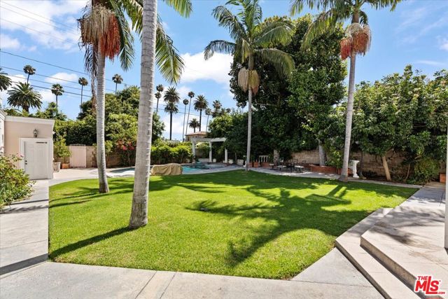 622 Roxbury Drive, Beverly Hills, California 90210, 5 Bedrooms Bedrooms, ,6 BathroomsBathrooms,Single Family Residence,For Sale,Roxbury,24428353