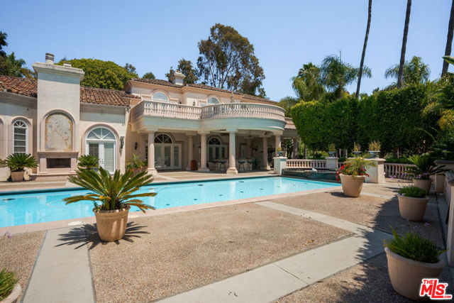 16727 Camino Sierra Del Sur Drive, Rancho Santa Fe CA: https://media.crmls.org/mediaz/bccc8b9c-a882-4f15-9ce0-884761a6d367.jpg