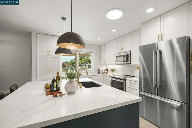 3930 Cottonwood Drive, Concord CA: https://media.crmls.org/mediaz/bccc92f2-4c16-48f1-a02a-70dd9c4d1d02.jpg
