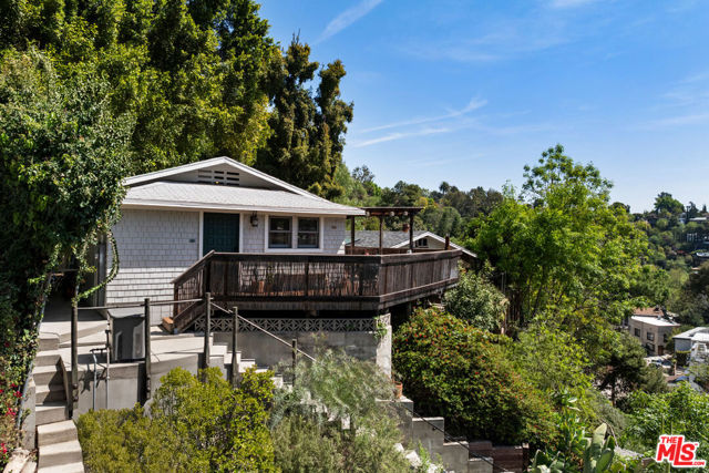632 Museum Drive, Los Angeles CA: https://media.crmls.org/mediaz/bcccffbf-be15-4633-bc74-1a2d2dc23fe2.jpg