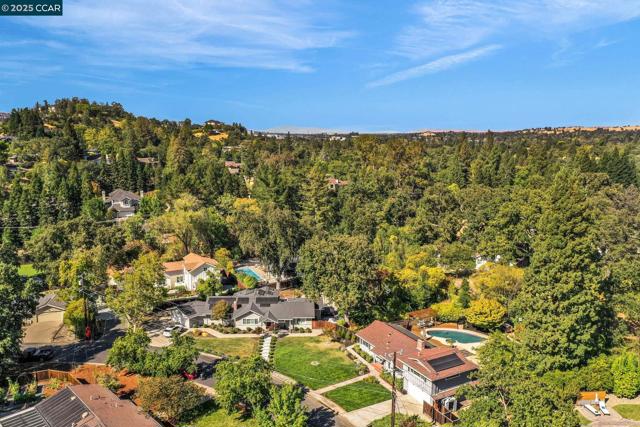240 CASTLE GLEN ROAD, Walnut Creek CA: https://media.crmls.org/mediaz/bccd71e1-04e3-4ff8-80b0-7eba9a064970.jpg