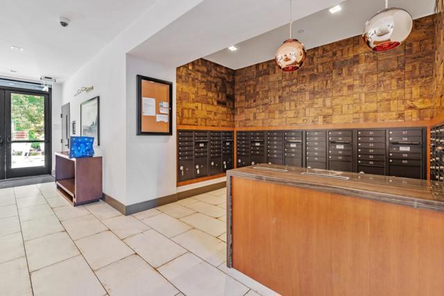 400 El Camino Real, Belmont CA: https://media.crmls.org/mediaz/bccdd46c-46c1-4883-a41e-c2b5f9ed63e2.jpg