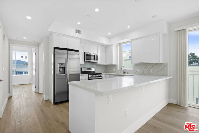 11042 La Maida Street, North Hollywood CA: https://media.crmls.org/mediaz/bccdda14-8593-4853-a14a-0136ee1e5eb8.jpg