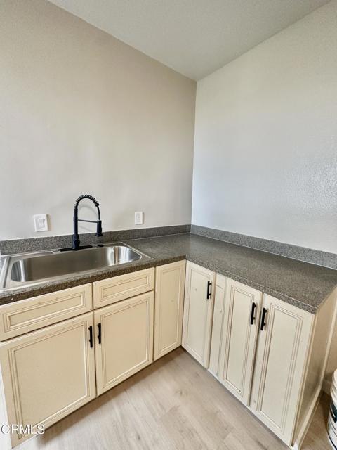 Detail Gallery Image 4 of 16 For 410 Mariposa Dr a,  Ventura,  CA 93001 - 2 Beds | 1 Baths