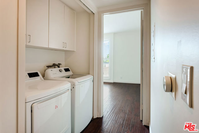 235 S Tower Drive, Beverly Hills CA: https://media.crmls.org/mediaz/bcceb210-8051-4545-9b1c-050de417799f.jpg