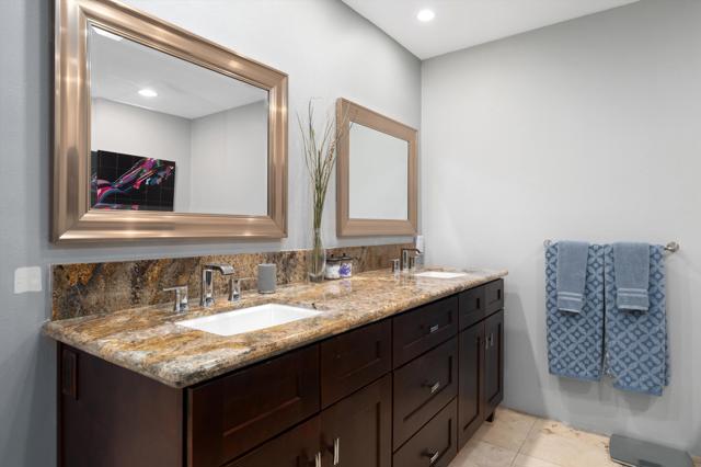 12 Whittier Court, Rancho Mirage CA: https://media.crmls.org/mediaz/bccebab5-02f0-4c94-b707-164381c1cde9.jpg