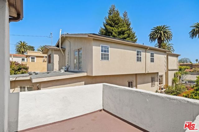 915 Georgina Avenue, Santa Monica CA: https://media.crmls.org/mediaz/bccf30d9-ddac-4f32-8c8c-23fa168caaf1.jpg