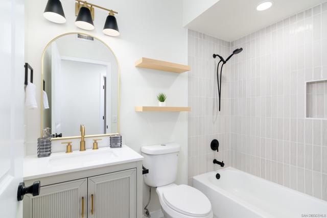 1130 Lake Ridge Dr, San Marcos CA: https://media.crmls.org/mediaz/bccf452a-630e-48de-b4d9-64850b36ee07.jpg