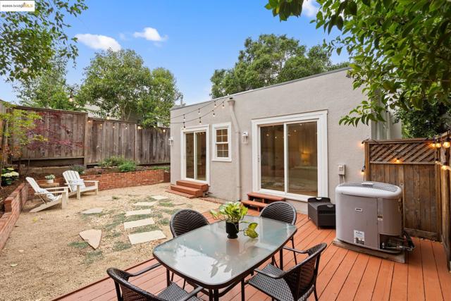 1006 Glendora Ave, Oakland CA: https://media.crmls.org/mediaz/bccf8c9d-e9fb-4bc9-8676-7527df5960e3.jpg