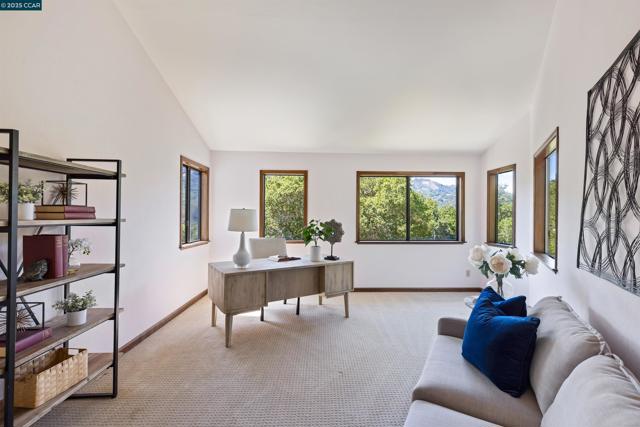 39 Mira Loma Rd, Orinda CA: https://media.crmls.org/mediaz/bccfb943-9100-4c55-89f9-d2ce19ea8291.jpg