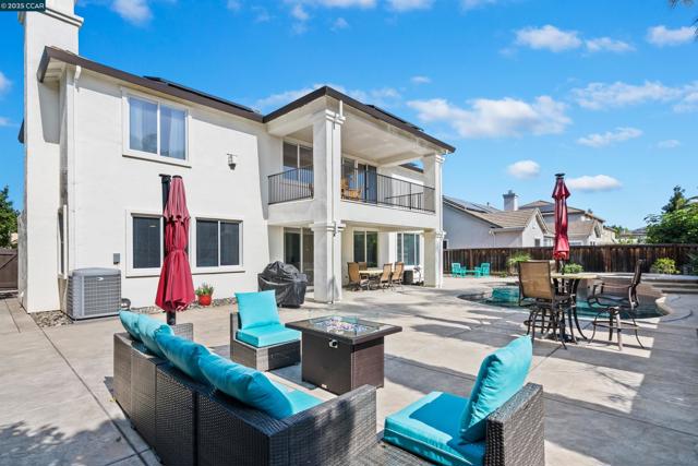 1840 Tanglewood Ln, Brentwood CA: https://media.crmls.org/mediaz/bccfe66f-23d2-4bc0-86e6-a1befacfad04.jpg