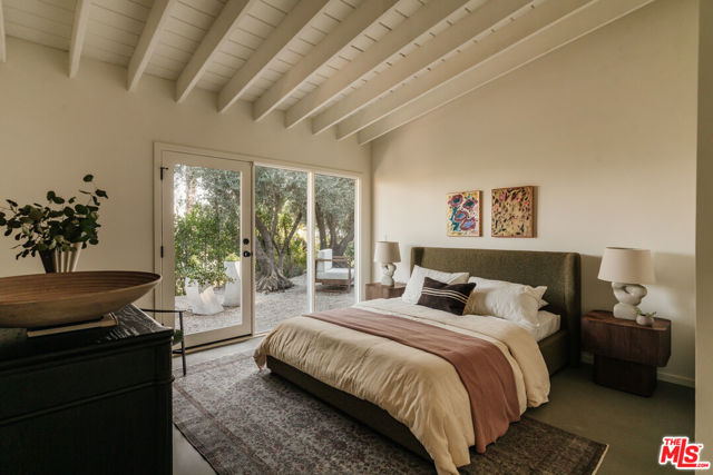 8559 Edwin Drive, Los Angeles CA: https://media.crmls.org/mediaz/bccff546-adef-4d38-9aed-6cf3d2c80900.jpg