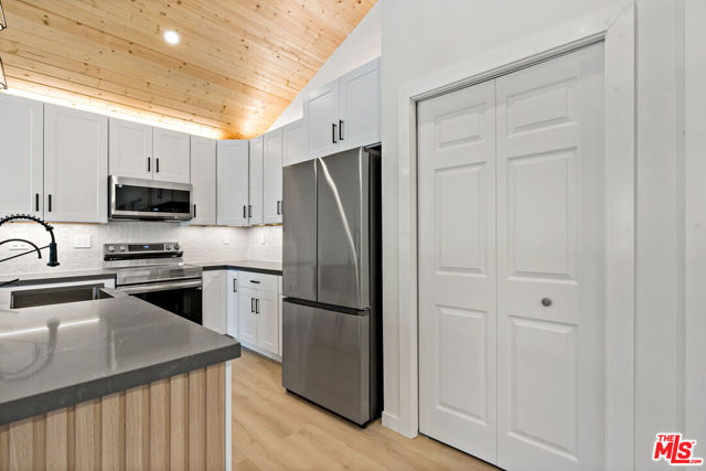 23906 1/2 Darbun Drive, Newhall CA: https://media.crmls.org/mediaz/bcd07e7d-8609-4a0f-a9a1-e02971d20460.jpg