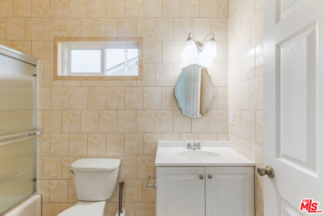 5130 Templeton Street, Los Angeles CA: https://media.crmls.org/mediaz/bcd08589-7234-425d-a1e7-bb473e49c2b3.jpg