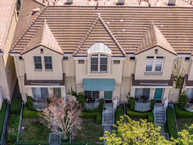 150 Holly Court, Mountain View CA: https://media.crmls.org/mediaz/bcd10721-5e10-4bc9-8df2-53c3f3dc1d8c.jpg