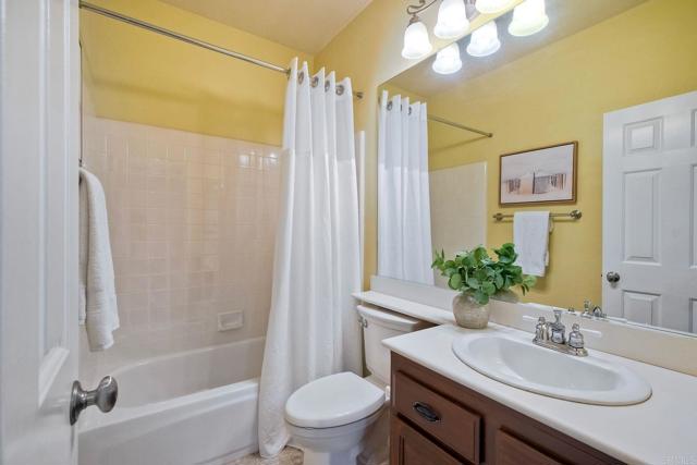 4956 Lamia Way, Oceanside CA: https://media.crmls.org/mediaz/bcd10e99-a84d-4759-adc2-77261b2ba869.jpg