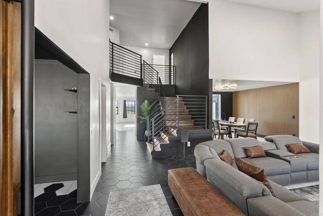 Detail Gallery Image 8 of 71 For 9309 Hillside, Spring Valley,  CA 91977 - 6 Beds | 5 Baths