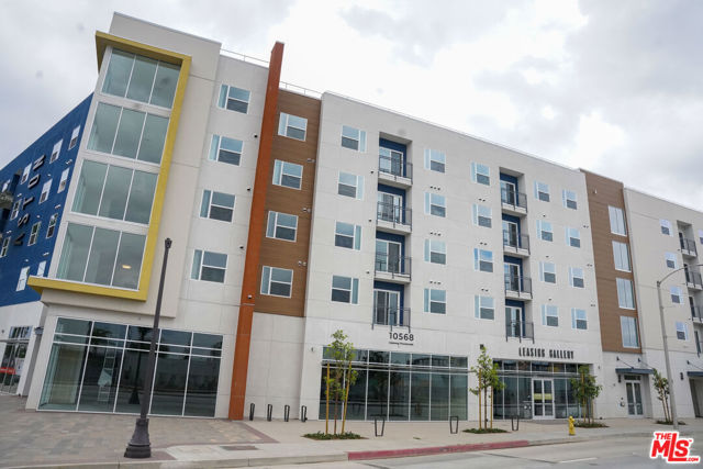 10568 Promenade Gateway, El Monte CA: https://media.crmls.org/mediaz/bcd19907-bb81-46bf-b56d-d75b508ed3e5.jpg