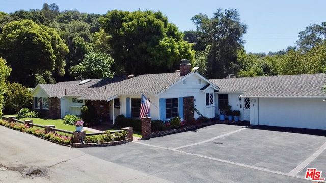 1754 Mandeville Canyon Road, Los Angeles CA: https://media.crmls.org/mediaz/bcd1dee5-d798-420e-a1f0-5ca4e88a5352.jpg