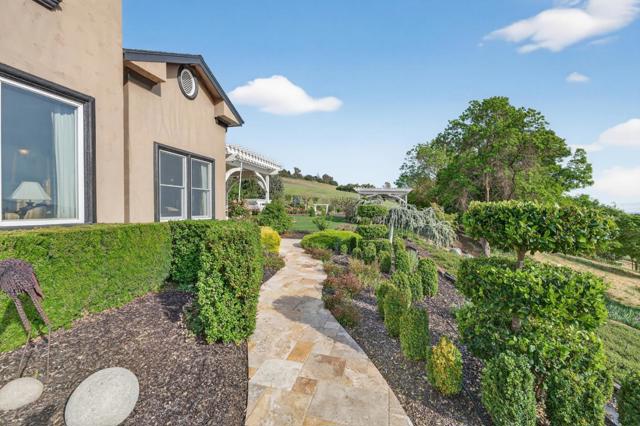 9540 Via Del Oro, Gilroy CA: https://media.crmls.org/mediaz/bcd26a10-efd5-44b8-9348-593ca10e0e33.jpg