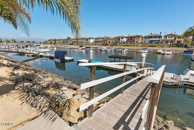 1464 Twin Tides Place, Oxnard CA: https://media.crmls.org/mediaz/bcd2a427-c1a1-41e0-abd1-f9cbe3a7d1a3.jpg