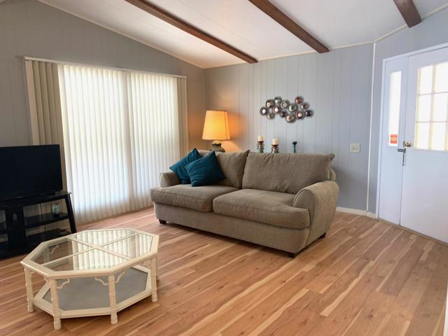 42627 Granite Place, Palm Desert CA: https://media.crmls.org/mediaz/bcd2b815-604e-4bdf-af32-02bea3e0119c.jpg
