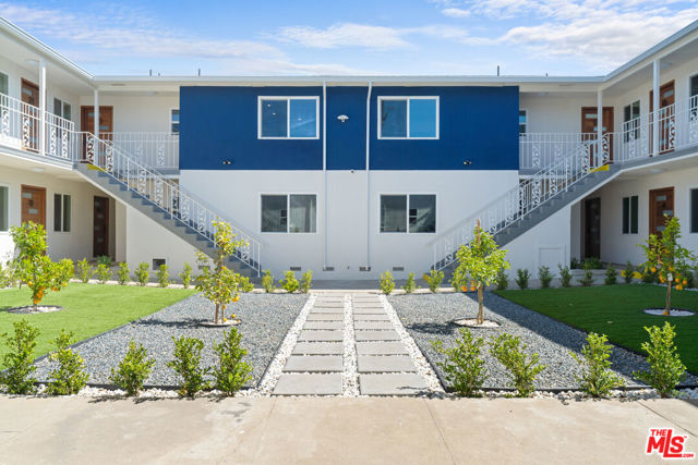 420 S Sepulveda Boulevard, Los Angeles CA: https://media.crmls.org/mediaz/bcd2cb6a-55a6-4b84-ac39-9c8c5f2110ed.jpg