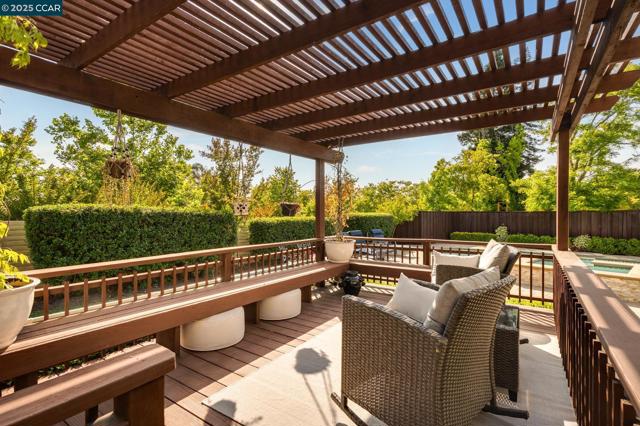 2060 Canyon Crest Ave, San Ramon CA: https://media.crmls.org/mediaz/bcd2d0ac-7439-4ab7-8251-43eb7fbc96bd.jpg