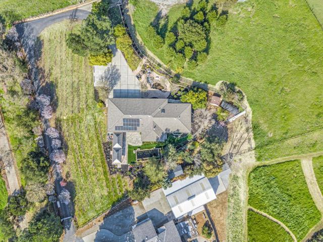 10260 Lucky Court, Gilroy CA: https://media.crmls.org/mediaz/bcd3560b-93f8-45c0-acef-cc537c267fe8.jpg