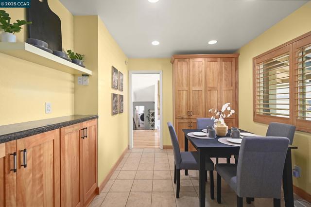 2 Kulani Ln, Pleasant Hill CA: https://media.crmls.org/mediaz/bcd4235d-f3d6-425a-b9b3-c8a9014c0c37.jpg