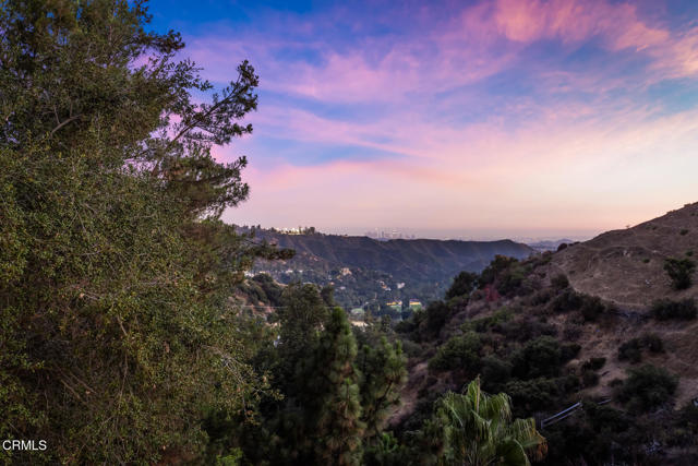 3643 Hampstead Road, Glendale CA: https://media.crmls.org/mediaz/bcd46fa4-da38-4992-b089-4b3b32e616a3.jpg