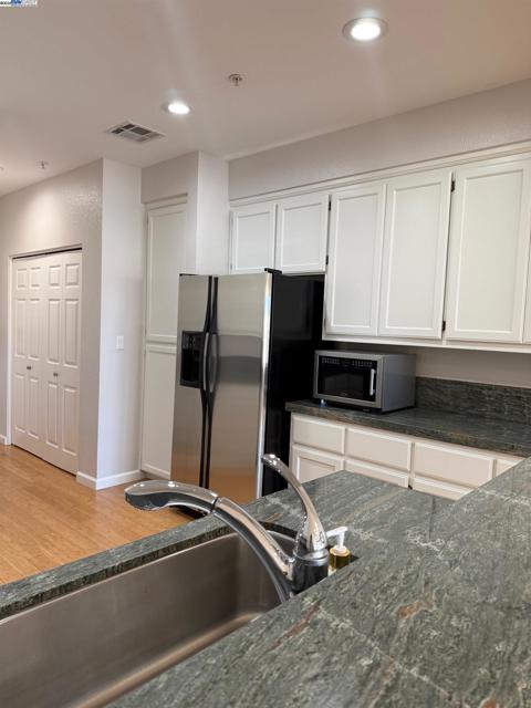 1230 Sutter Creek Ln, San Ramon CA: https://media.crmls.org/mediaz/bcd4c059-f800-4aa7-a9d7-820a7ee4d103.jpg