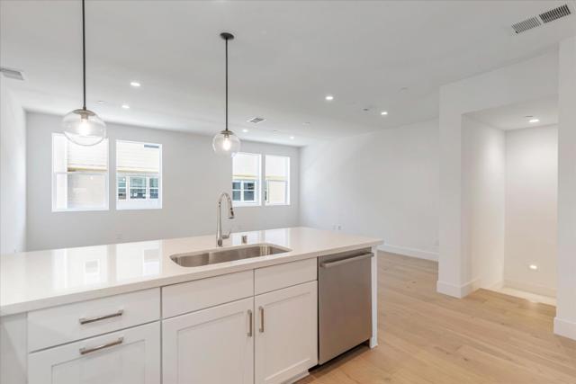 2112 Ivory Terrace, San Ramon CA: https://media.crmls.org/mediaz/bcd5184f-979d-4d1f-b4f4-cd7d0e63b1c0.jpg