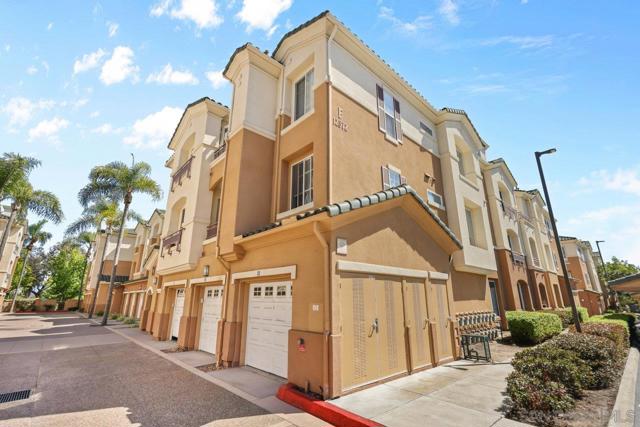 12373 Carmel Country Rd, San Diego CA: https://media.crmls.org/mediaz/bcd5c273-53fe-4ed9-9822-80e7d47cd949.jpg