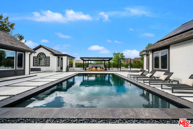 1 Falconridge Drive, Coto de Caza CA: https://media.crmls.org/mediaz/bcd5e243-b385-4483-ab05-11e7b8a8911e.jpg
