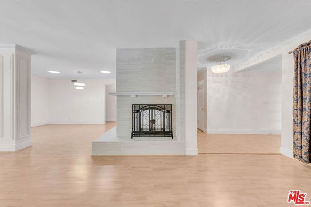 23264 Calvert Street, Woodland Hills CA: https://media.crmls.org/mediaz/bcd644cd-f7dd-44ed-aaea-e12c92271b52.jpg