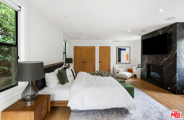 5319 West Boulevard, Los Angeles CA: https://media.crmls.org/mediaz/bcd66bca-8913-4d35-8d22-150520299275.jpg
