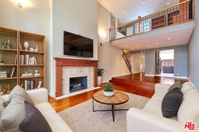 13078 Mindanao Way, Marina del Rey CA: https://media.crmls.org/mediaz/bcd66fc4-17b2-4e7b-904b-0bd1839c2b71.jpg