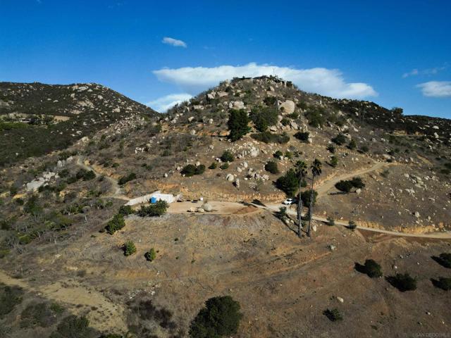 496 Camino Calafia, San Marcos CA: https://media.crmls.org/mediaz/bcd68c84-e93e-4476-afca-14c822d8a958.jpg