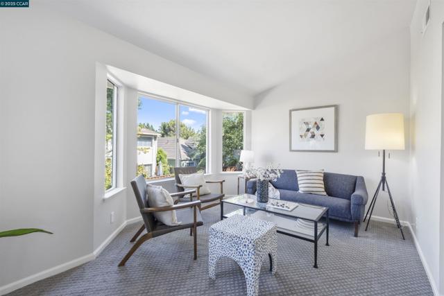 5 Stuart Place, Danville CA: https://media.crmls.org/mediaz/bcd6f93f-792a-403a-b915-c0ea329bc283.jpg